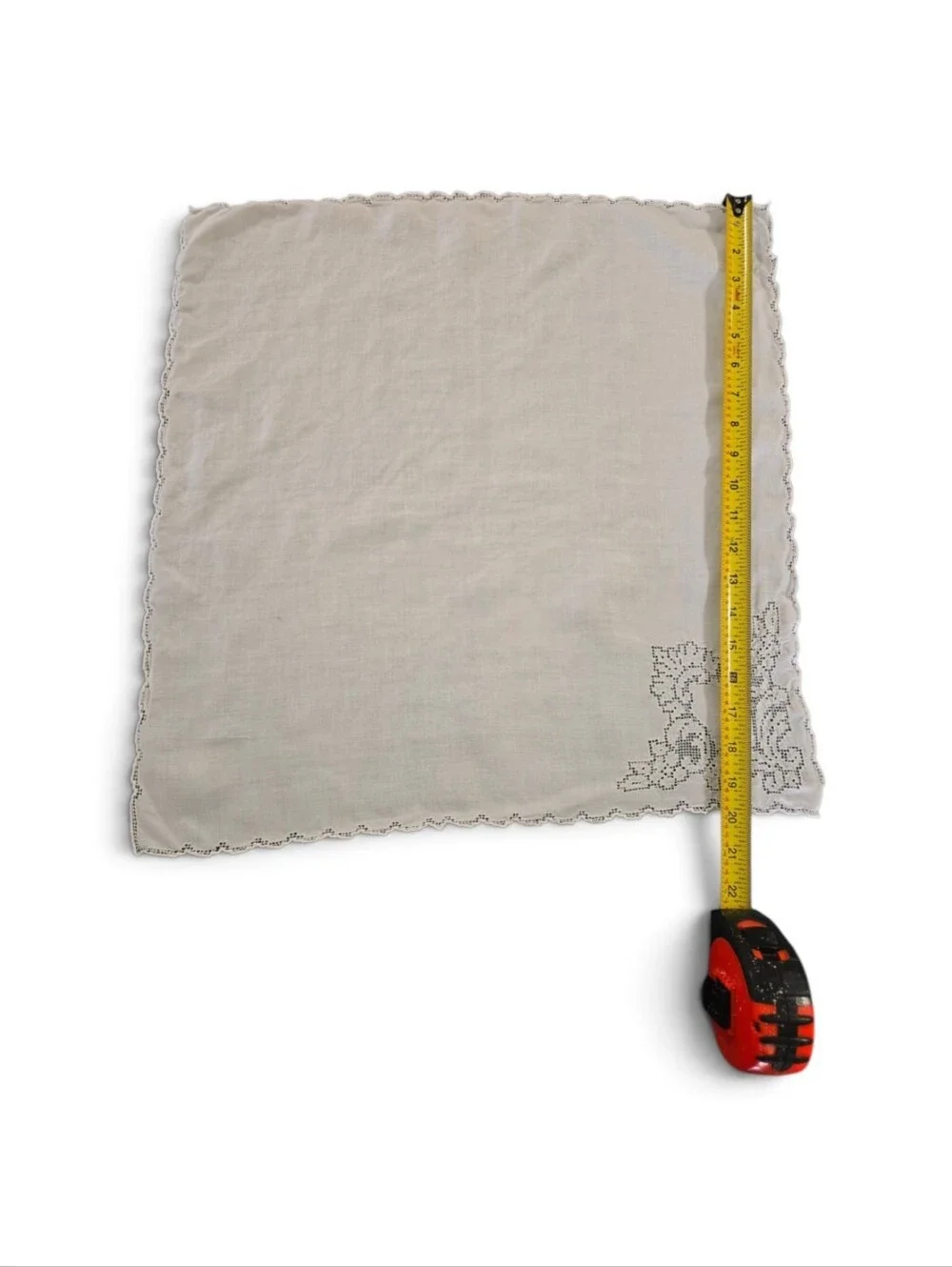 Vintage Style White Linen Cocktail Napkins with Scalloped Edge (Set of 2)